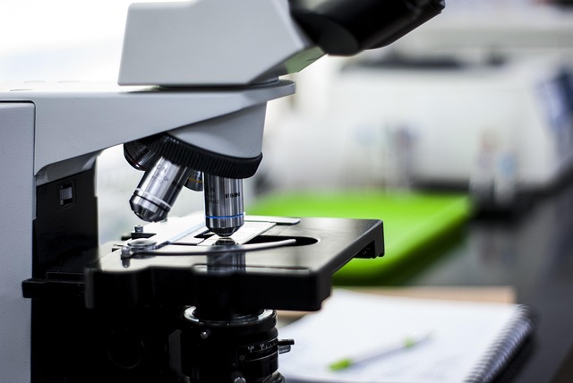 三乙醇胺 TEA:作为一种优异的螯合剂和络合剂,广泛应用于电镀工业、金属清洗和水处理领域,提高金属离子的处理效率